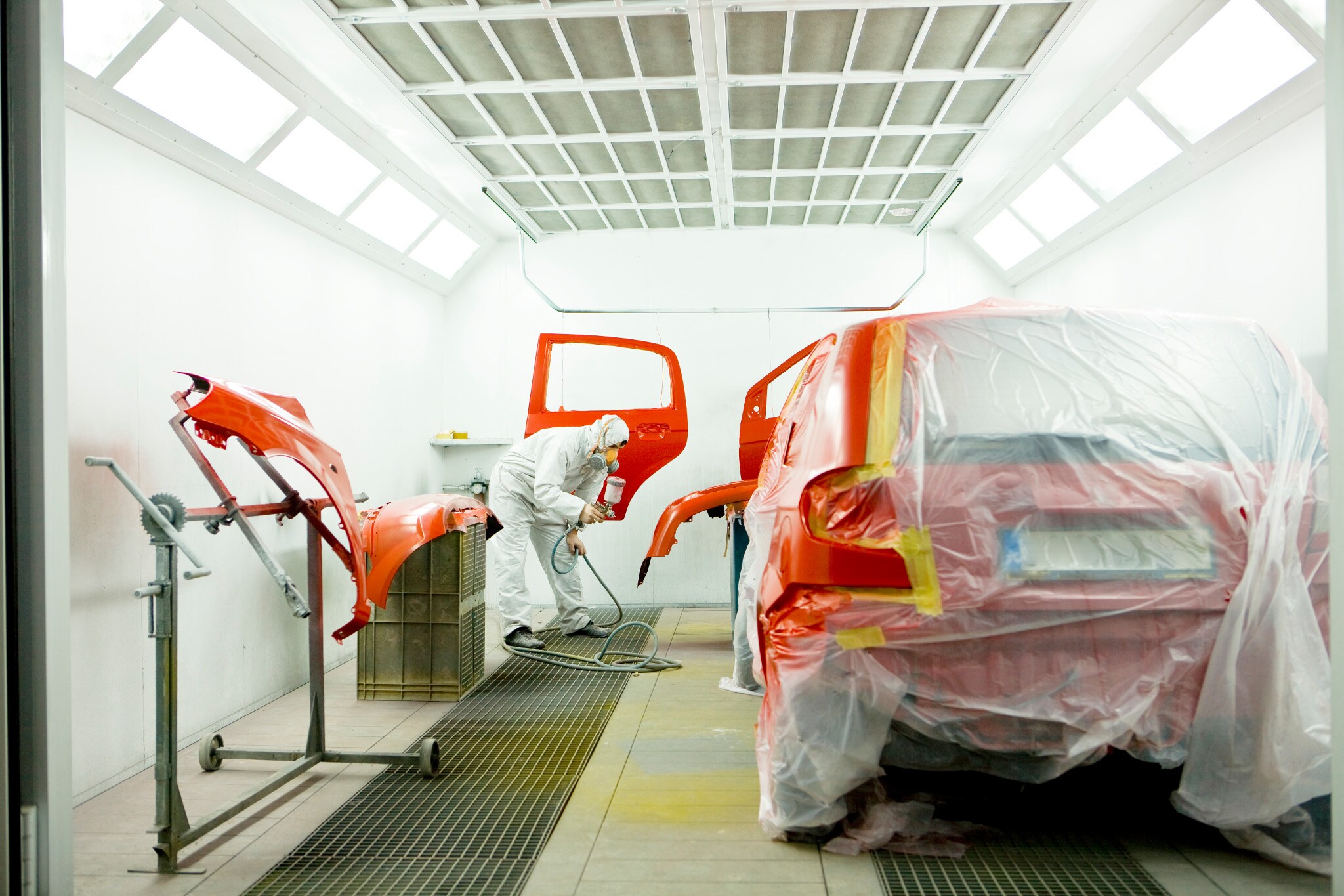 iStock_000012034525_XXXLarge_car_spray_paint.jpg